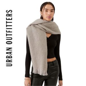 UO Urban Outfitters Sammi Nubby Grey Blanket Scarf